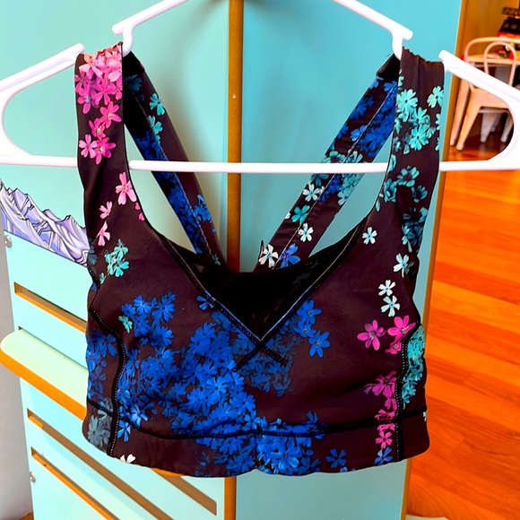 Lululemon In A Flash mesh Bra in Petal Pop in multi color with black background - Picture 10 of 11